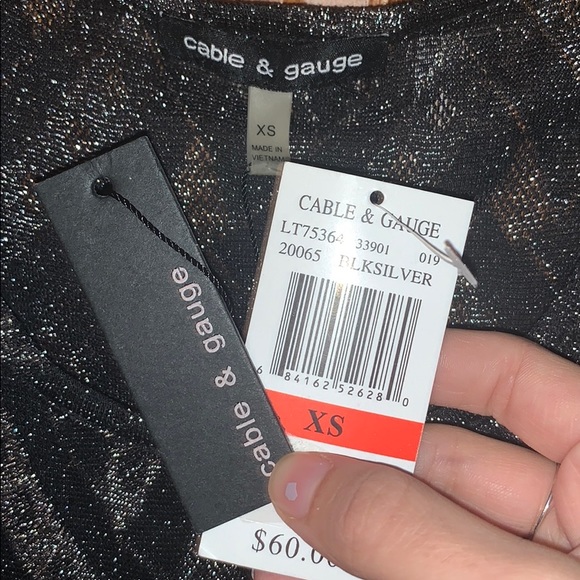 Cable & Gauge Macy’s Sparkly Top - Picture 3 of 3